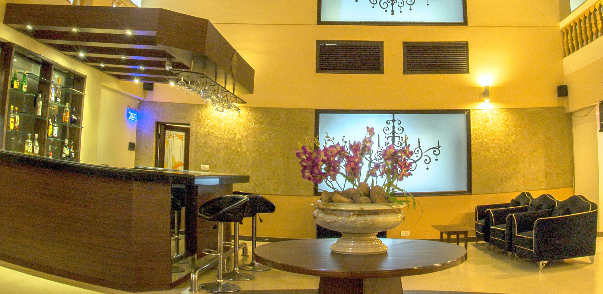 The Queeny Hotel